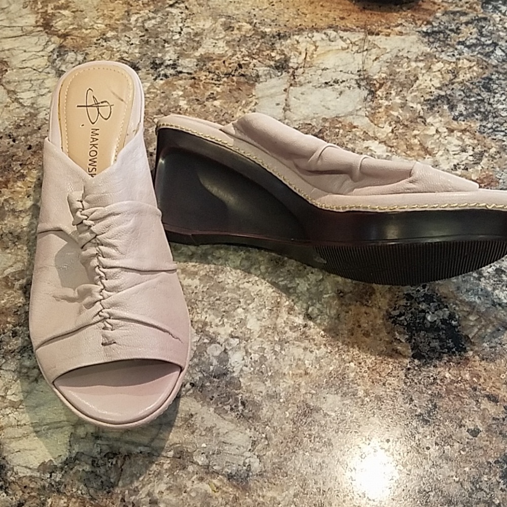 Makowsky size 7.5 violet beautiful platforms